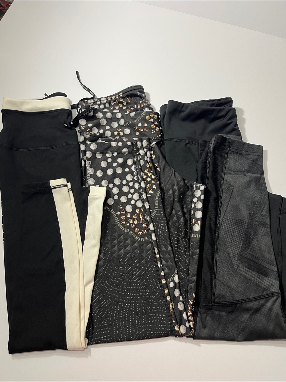 Reebok Black & White Patterned Women's Leggings Set
